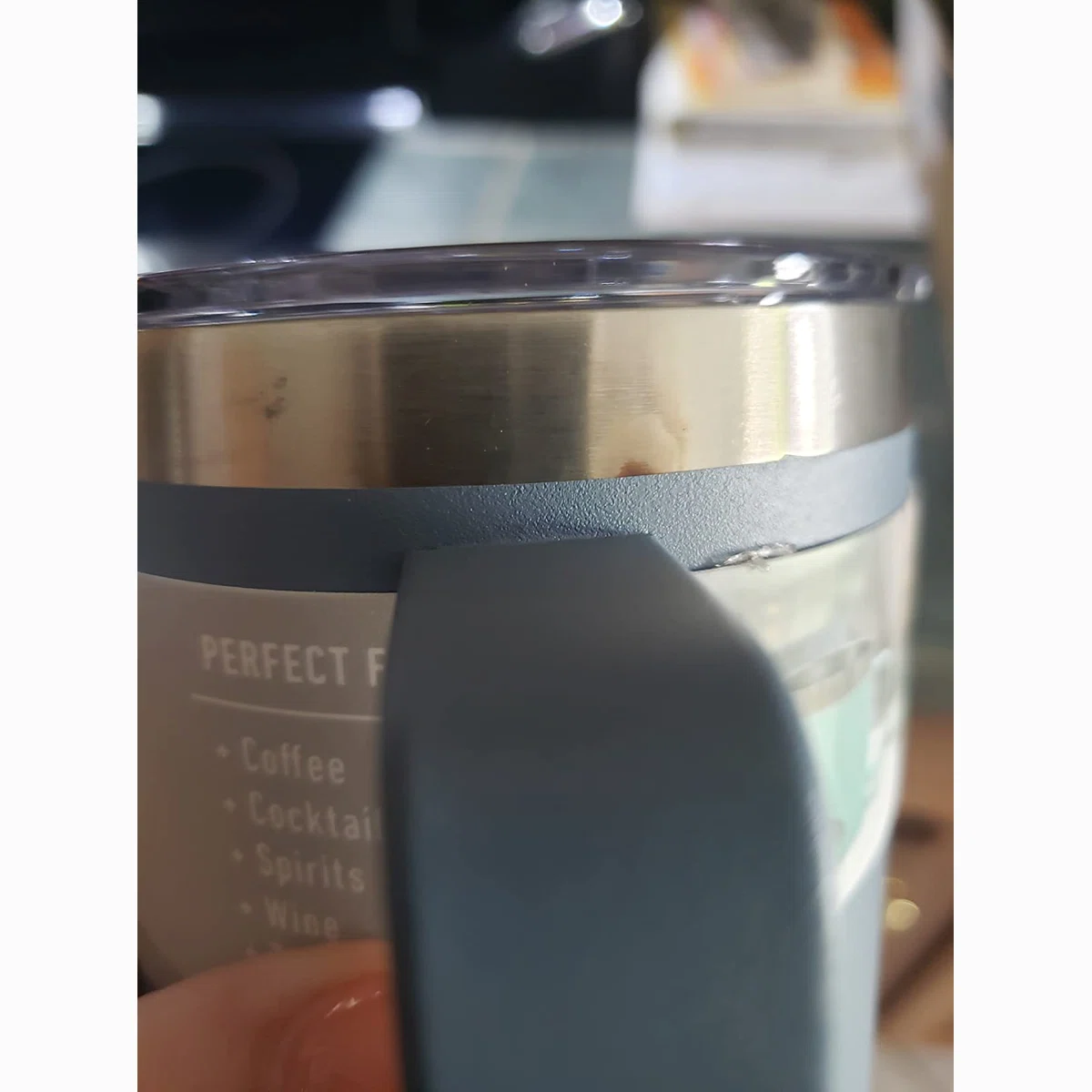 Keeps coffee hot