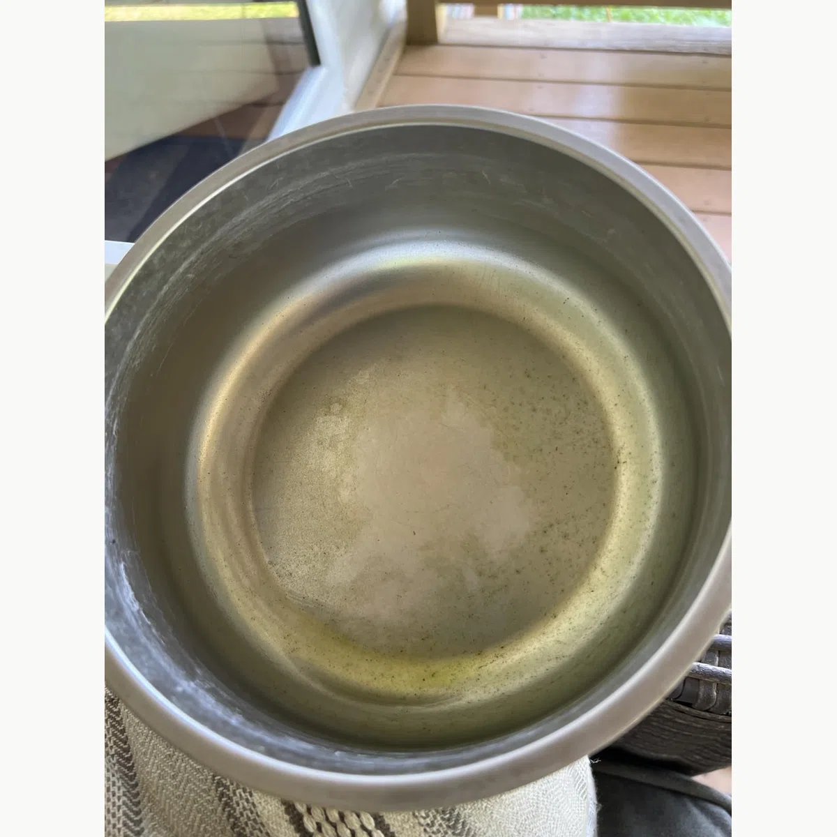 Good bowl, white is not pure white
